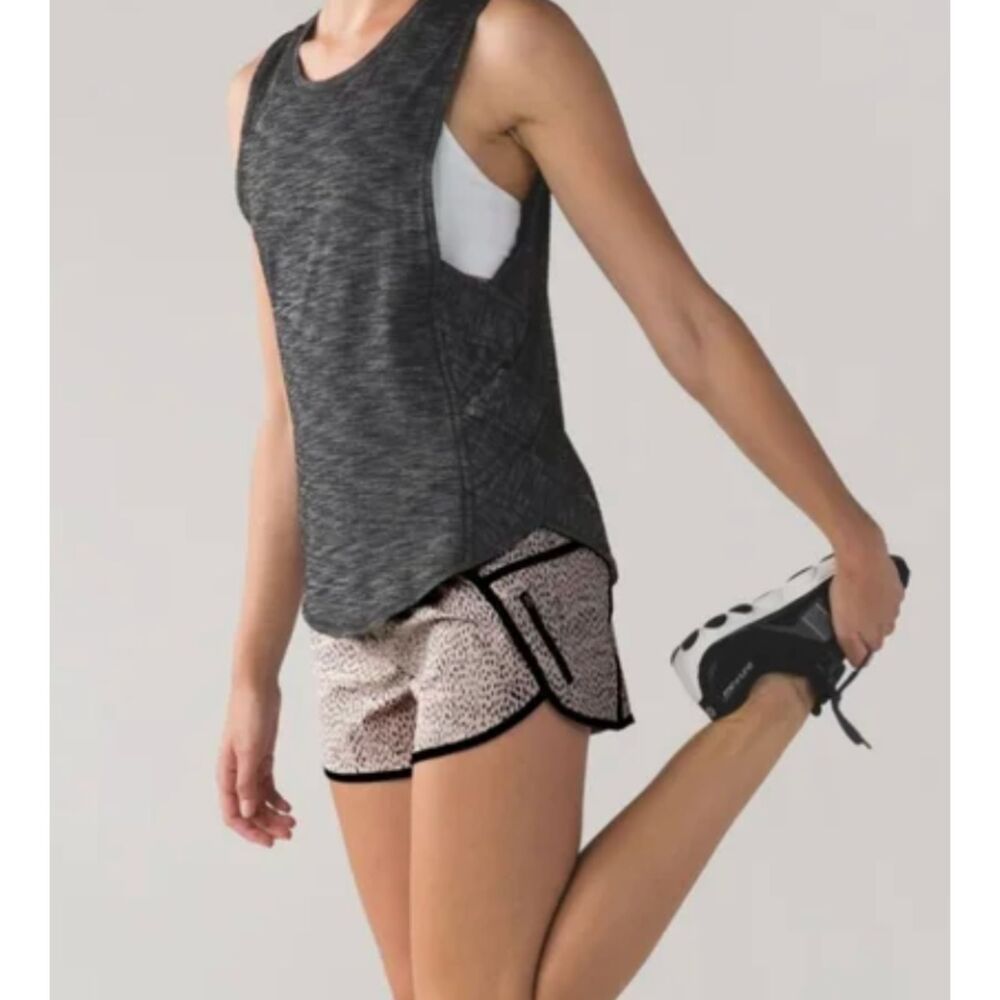 Lululemon Tracker Short III 4 Way Stretch Lined Dotie Dash Size‎ 6